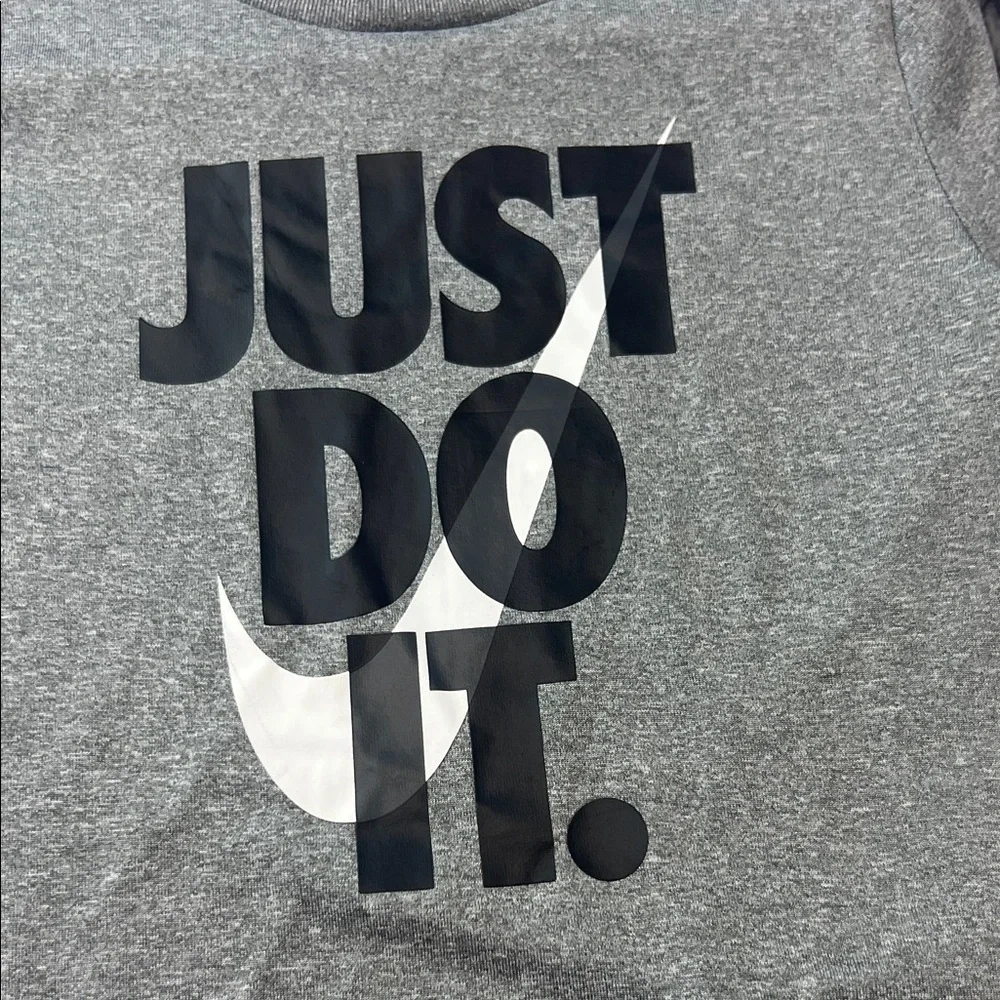 Boy's Nike T-Shirt‎